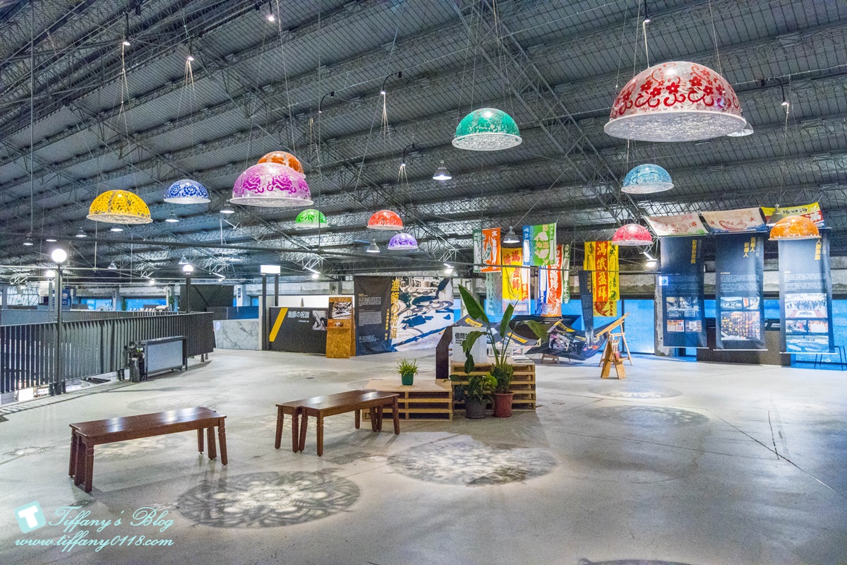 [高雄景點]棧貳庫KW2/白色旋轉木馬IG打卡點/文青約會親子出遊推薦/美食餐廳文創商品應有盡有