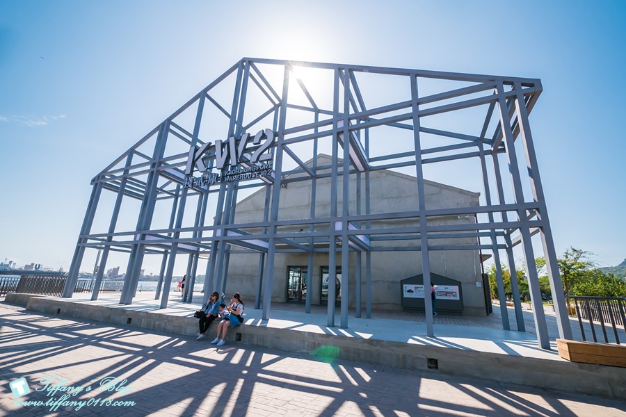 [高雄景點]棧貳庫KW2/白色旋轉木馬IG打卡點/文青約會親子出遊推薦/美食餐廳文創商品應有盡有