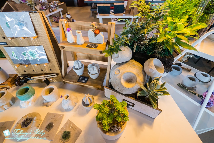 [高雄景點]棧貳庫KW2/白色旋轉木馬IG打卡點/文青約會親子出遊推薦/美食餐廳文創商品應有盡有