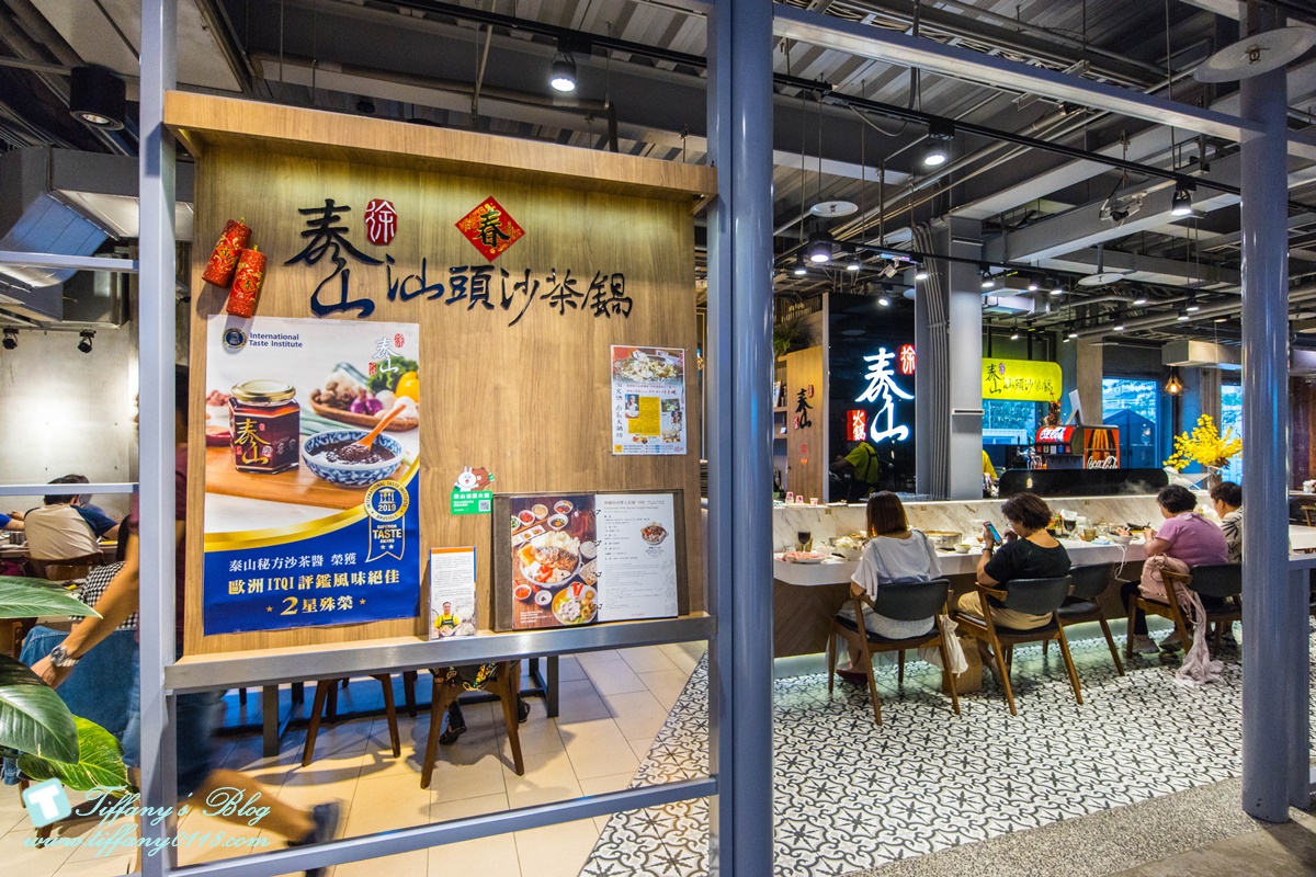 [高雄景點]棧貳庫KW2/白色旋轉木馬IG打卡點/文青約會親子出遊推薦/美食餐廳文創商品應有盡有