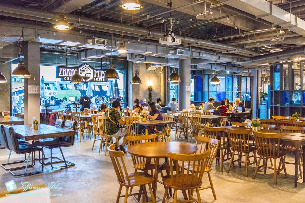 [高雄景點]棧貳庫KW2/白色旋轉木馬IG打卡點/文青約會親子出遊推薦/美食餐廳文創商品應有盡有