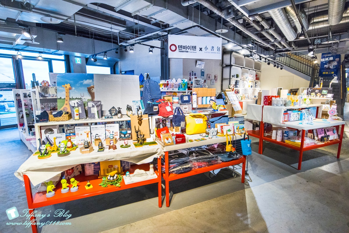 [高雄景點]棧貳庫KW2/白色旋轉木馬IG打卡點/文青約會親子出遊推薦/美食餐廳文創商品應有盡有