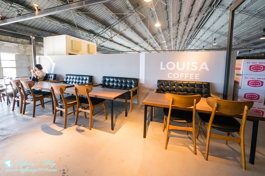 [高雄景點]棧貳庫KW2/白色旋轉木馬IG打卡點/文青約會親子出遊推薦/美食餐廳文創商品應有盡有