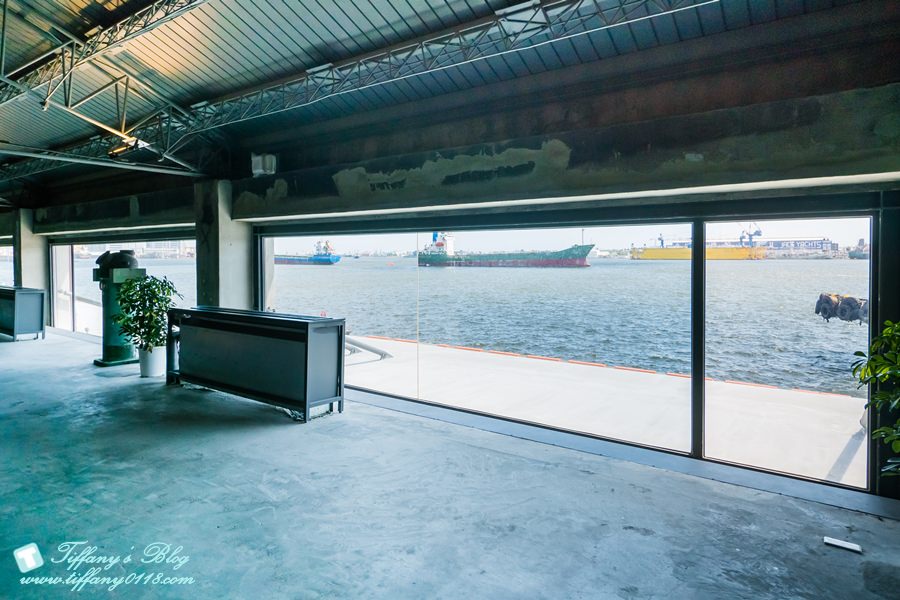 [高雄景點]棧貳庫KW2/白色旋轉木馬IG打卡點/文青約會親子出遊推薦/美食餐廳文創商品應有盡有