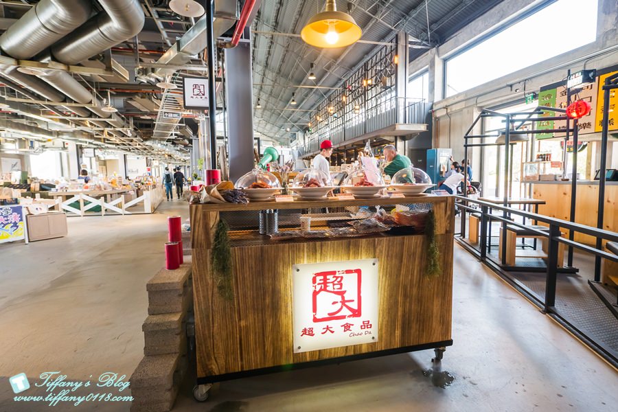 [高雄景點]棧貳庫KW2/白色旋轉木馬IG打卡點/文青約會親子出遊推薦/美食餐廳文創商品應有盡有