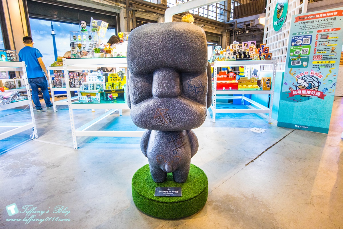 [高雄景點]棧貳庫KW2/白色旋轉木馬IG打卡點/文青約會親子出遊推薦/美食餐廳文創商品應有盡有