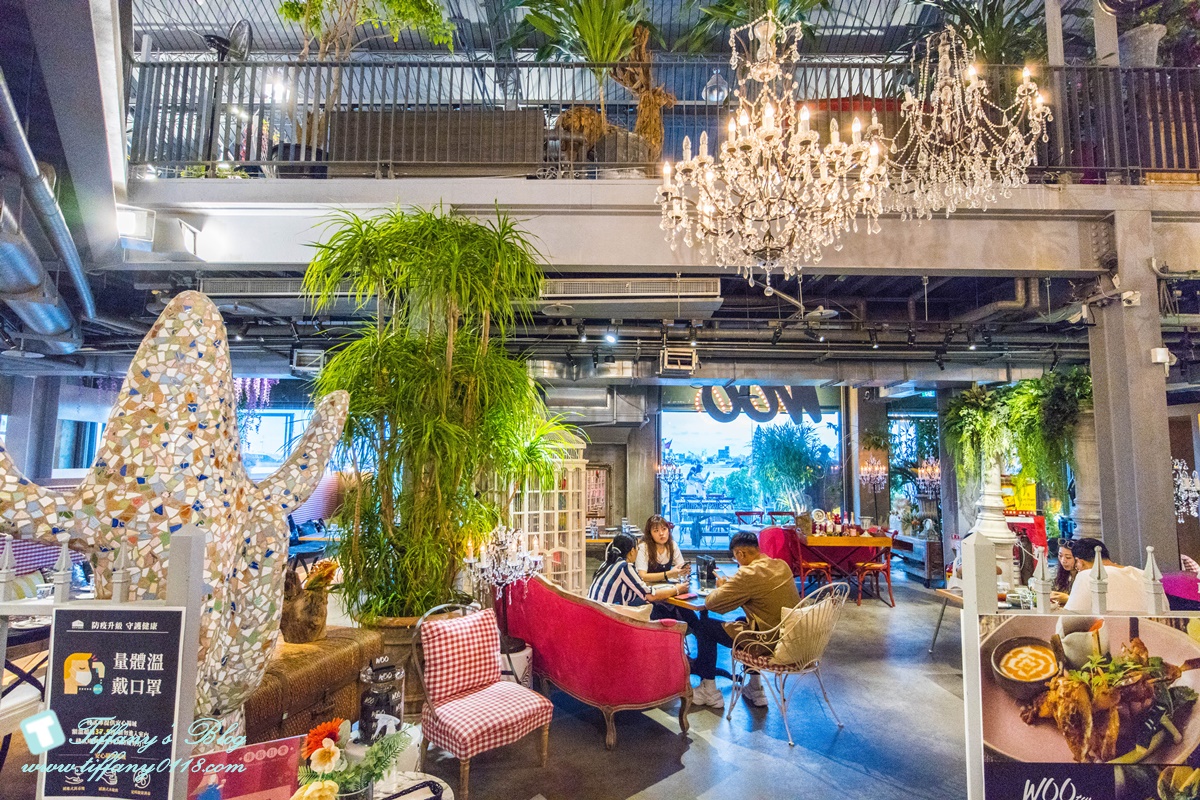 [高雄景點]棧貳庫KW2/白色旋轉木馬IG打卡點/文青約會親子出遊推薦/美食餐廳文創商品應有盡有