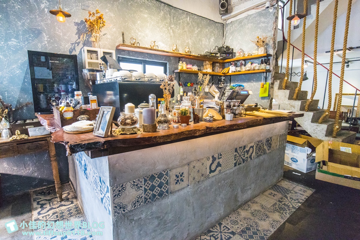 [高雄美食]亨寶咖啡早午餐/懷舊復古風格裝潢好拍又好吃/超豐盛高雄早午餐推薦(附完整菜單)