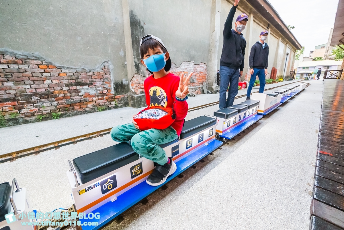 [高雄親子景點]駁二小火車/哈瑪星台灣鐵道館(哈瑪星駁二線)/駁二藝術特區必搭小火車/適合親子一起坐