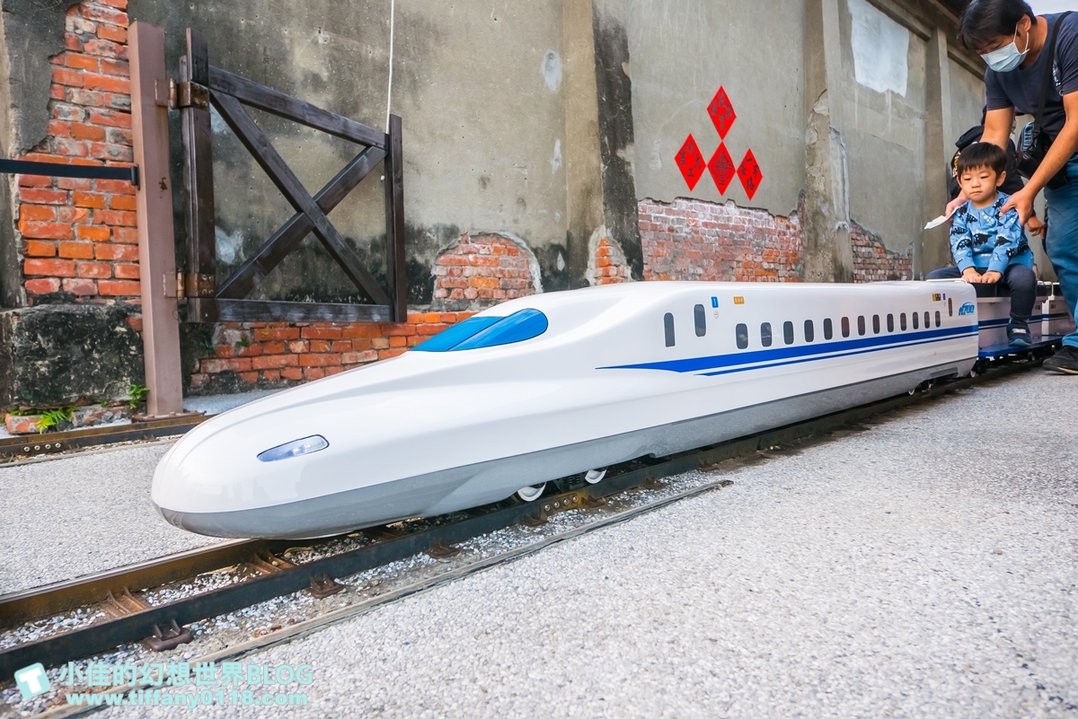 [高雄親子景點]駁二小火車/哈瑪星台灣鐵道館(哈瑪星駁二線)/駁二藝術特區必搭小火車/適合親子一起坐