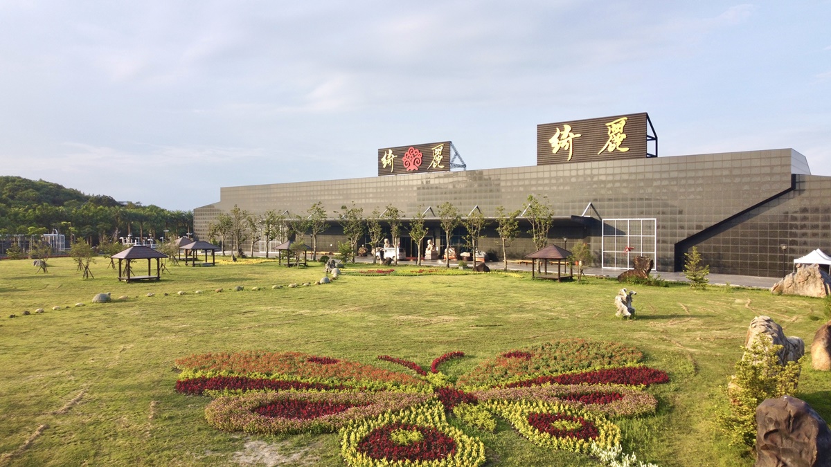 2020宜蘭綺麗童玩派對/一票玩到底/戶外氣墊水上設施+綺麗寶石博物館+蝴蝶藝術館+馬賽克DIY任妳玩超划算