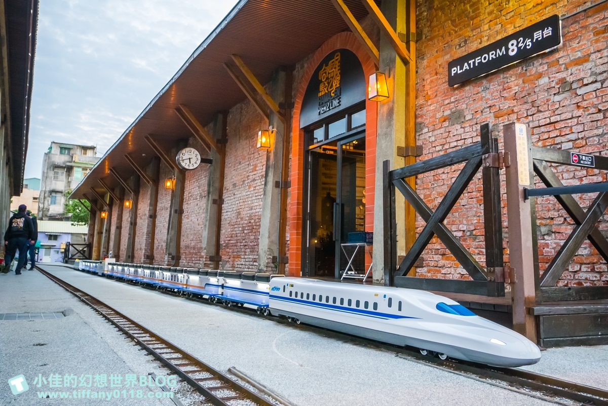 [高雄親子景點]駁二小火車/哈瑪星台灣鐵道館(哈瑪星駁二線)/駁二藝術特區必搭小火車/適合親子一起坐