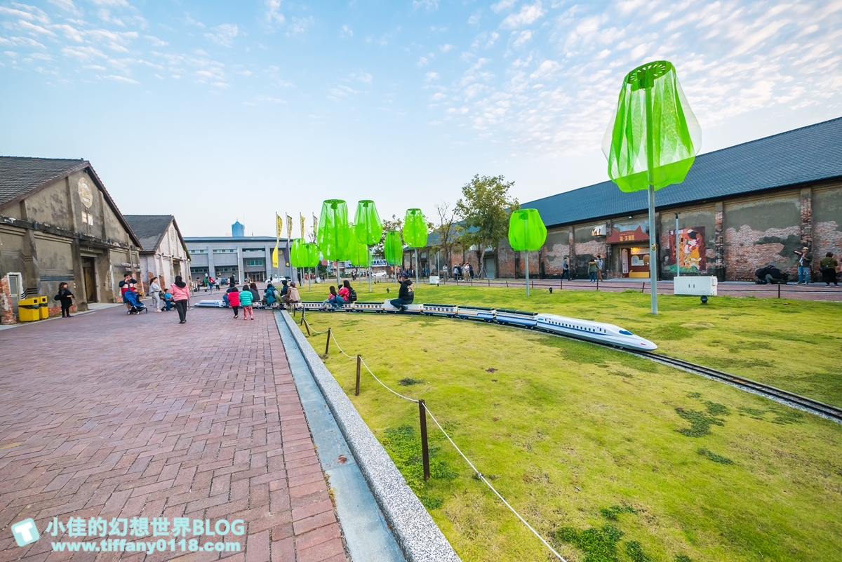 [高雄親子景點]駁二小火車/哈瑪星台灣鐵道館(哈瑪星駁二線)/駁二藝術特區必搭小火車/適合親子一起坐