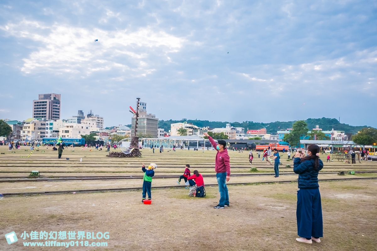 [高雄親子景點]駁二小火車/哈瑪星台灣鐵道館(哈瑪星駁二線)/駁二藝術特區必搭小火車/適合親子一起坐