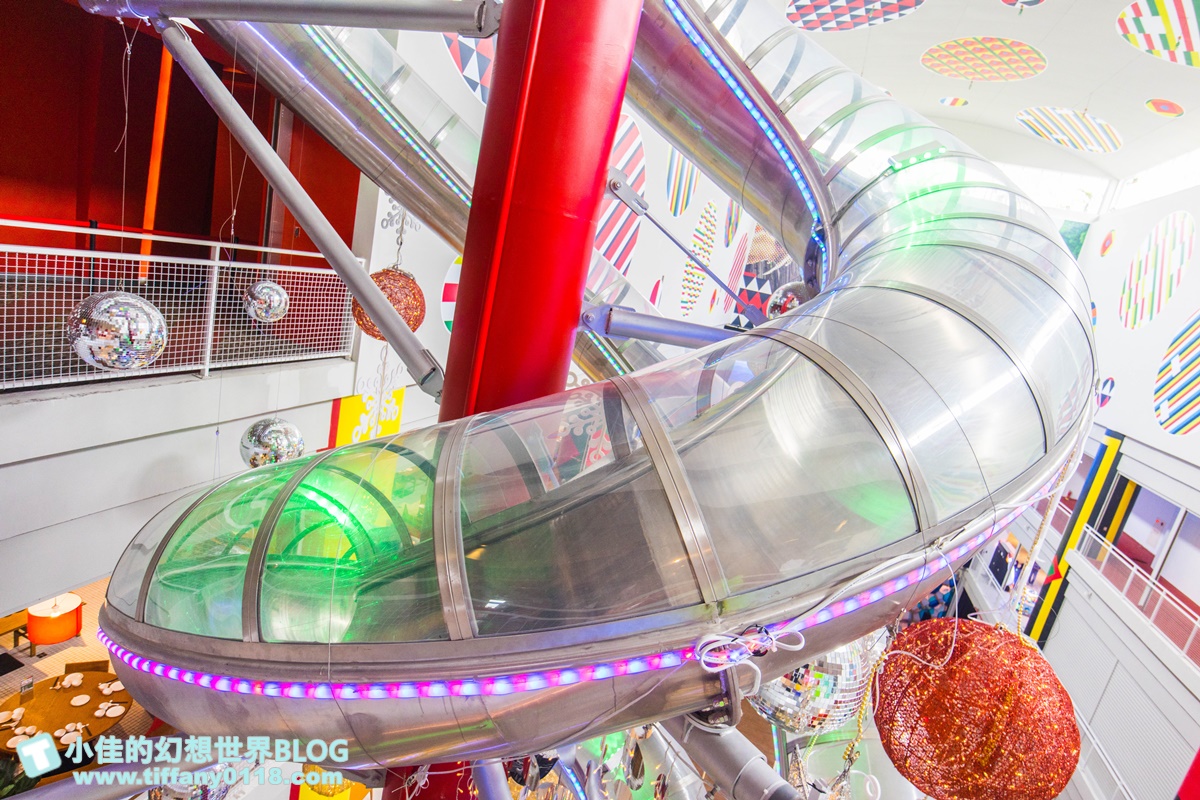 [花蓮景點]新天堂樂園各樓層介紹/全世界室內最長雙螺旋溜滑梯+全球最大貨櫃星巴克