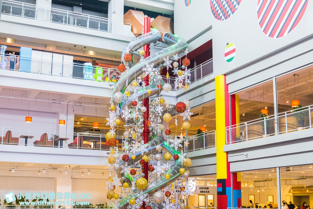 [花蓮景點]新天堂樂園各樓層介紹/全世界室內最長雙螺旋溜滑梯+全球最大貨櫃星巴克