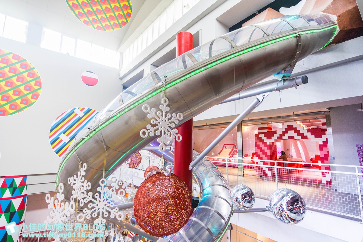 [花蓮景點]新天堂樂園各樓層介紹/全世界室內最長雙螺旋溜滑梯+全球最大貨櫃星巴克