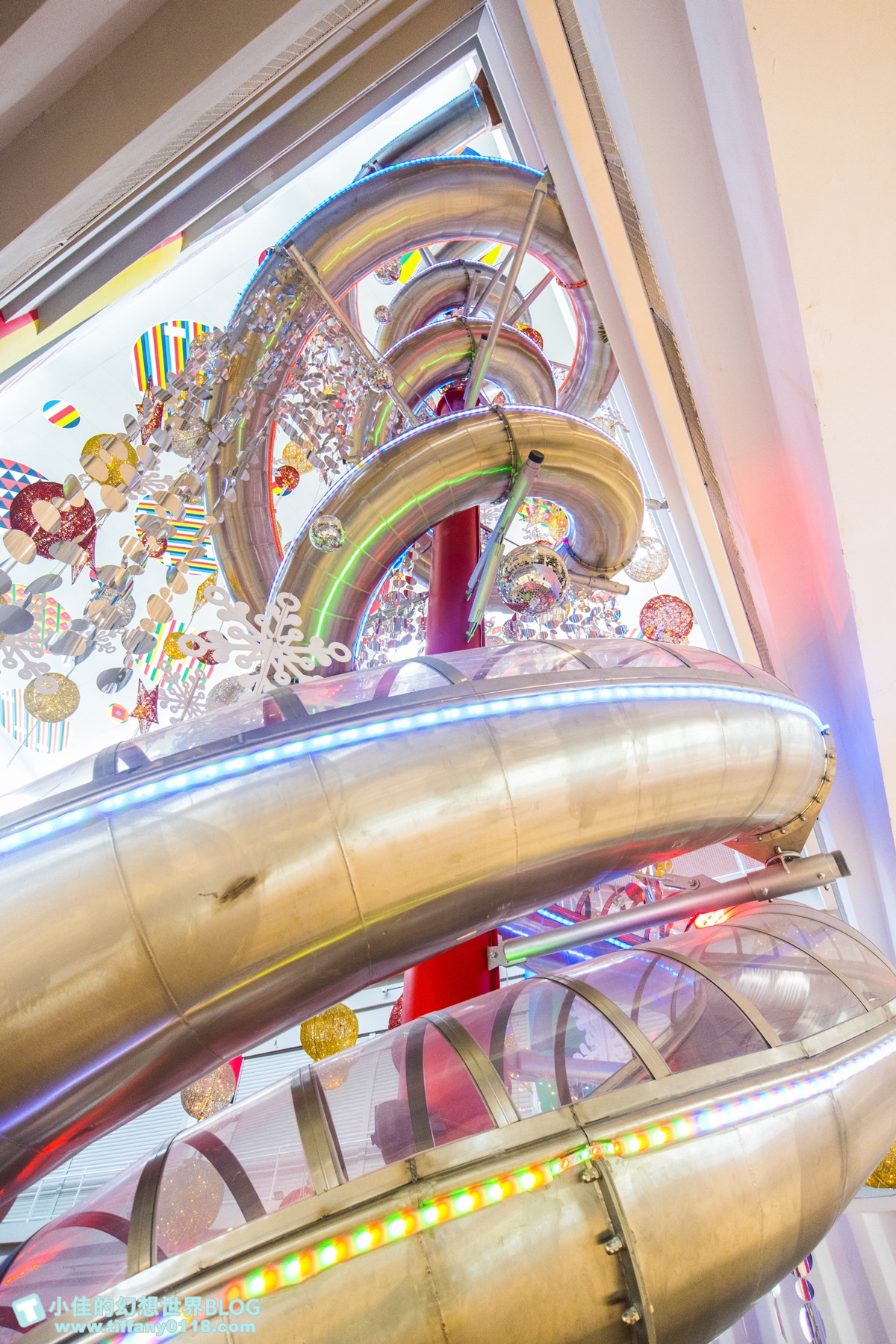 [花蓮景點]新天堂樂園各樓層介紹/全世界室內最長雙螺旋溜滑梯+全球最大貨櫃星巴克