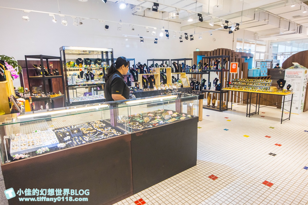 [花蓮景點]新天堂樂園各樓層介紹/全世界室內最長雙螺旋溜滑梯+全球最大貨櫃星巴克