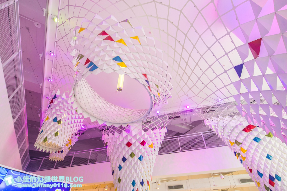 [花蓮景點]新天堂樂園各樓層介紹/全世界室內最長雙螺旋溜滑梯+全球最大貨櫃星巴克