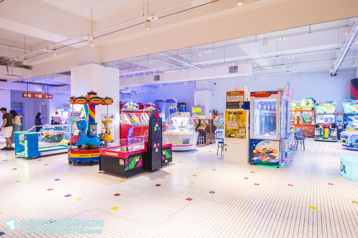 [花蓮景點]新天堂樂園各樓層介紹/全世界室內最長雙螺旋溜滑梯+全球最大貨櫃星巴克