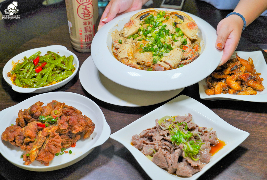品粵小館 聚餐 聚餐 螃蟹 家庭聚會 捷運 巷弄 合菜 港粵 高雄必吃