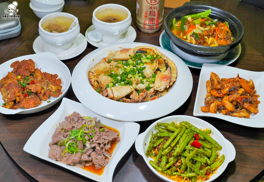 品粵小館 聚餐 聚餐 螃蟹 家庭聚會 捷運 巷弄 合菜 港粵 高雄必吃