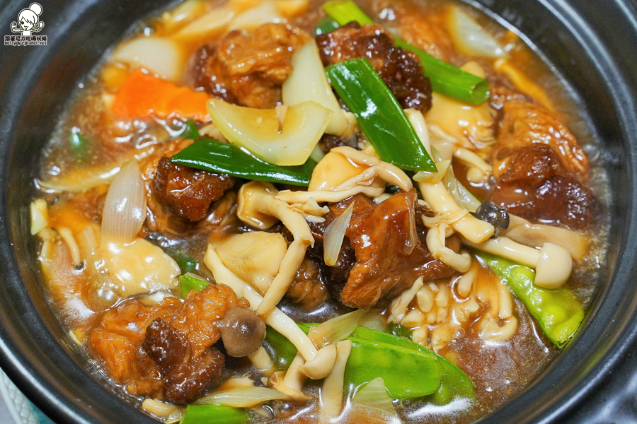 品粵小館 聚餐 聚餐 螃蟹 家庭聚會 捷運 巷弄 合菜 港粵 高雄必吃