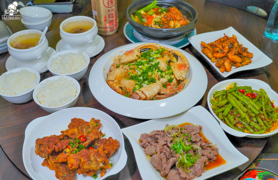 品粵小館 聚餐 聚餐 螃蟹 家庭聚會 捷運 巷弄 合菜 港粵 高雄必吃