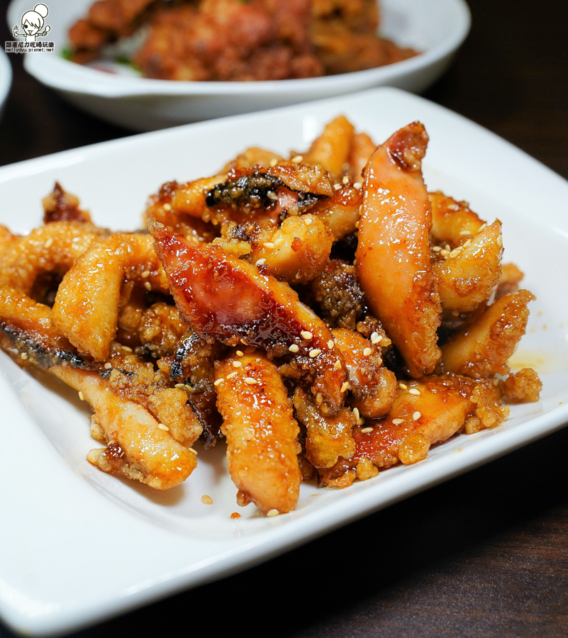 品粵小館 聚餐 聚餐 螃蟹 家庭聚會 捷運 巷弄 合菜 港粵 高雄必吃