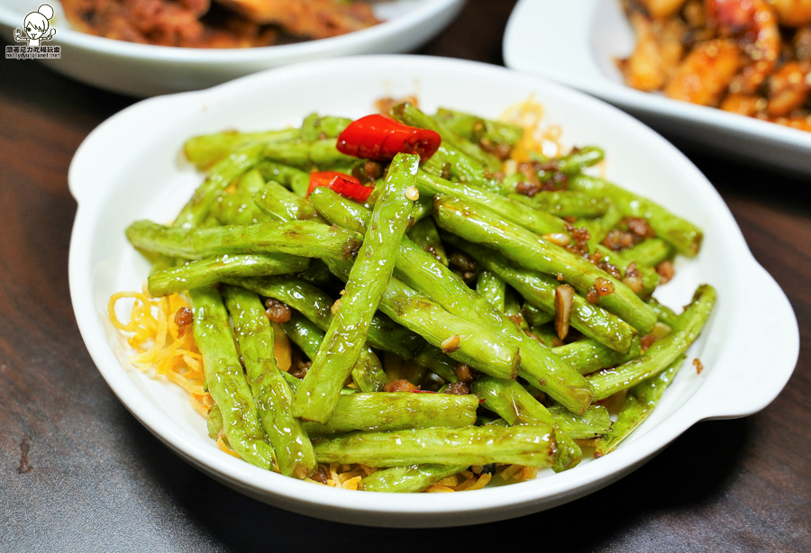 品粵小館 聚餐 聚餐 螃蟹 家庭聚會 捷運 巷弄 合菜 港粵 高雄必吃