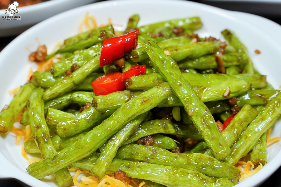 品粵小館 聚餐 聚餐 螃蟹 家庭聚會 捷運 巷弄 合菜 港粵 高雄必吃