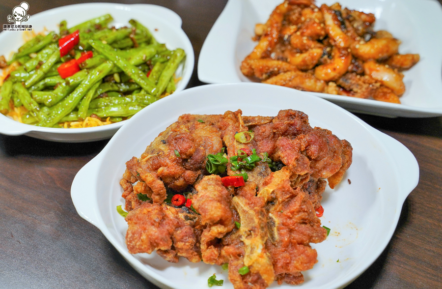 品粵小館 聚餐 聚餐 螃蟹 家庭聚會 捷運 巷弄 合菜 港粵 高雄必吃