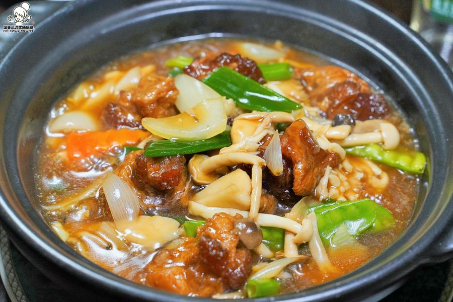 品粵小館 聚餐 聚餐 螃蟹 家庭聚會 捷運 巷弄 合菜 港粵 高雄必吃