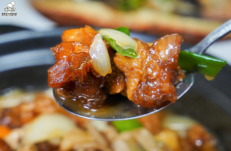 品粵小館 聚餐 聚餐 螃蟹 家庭聚會 捷運 巷弄 合菜 港粵 高雄必吃