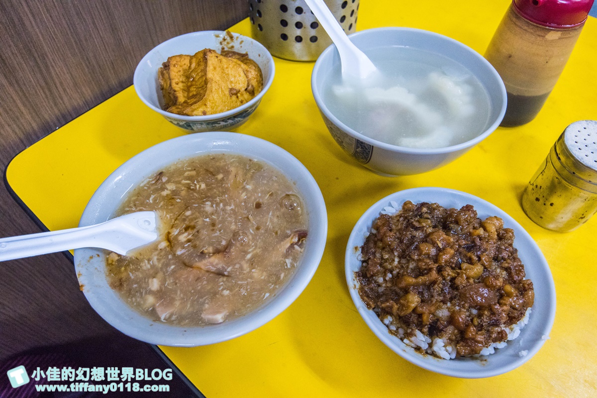 [板橋美食]媽祖廟邊魷魚羹(附菜單)/滷肉飯30元肥肉鋪滿滿/板橋慈惠宮美食推薦