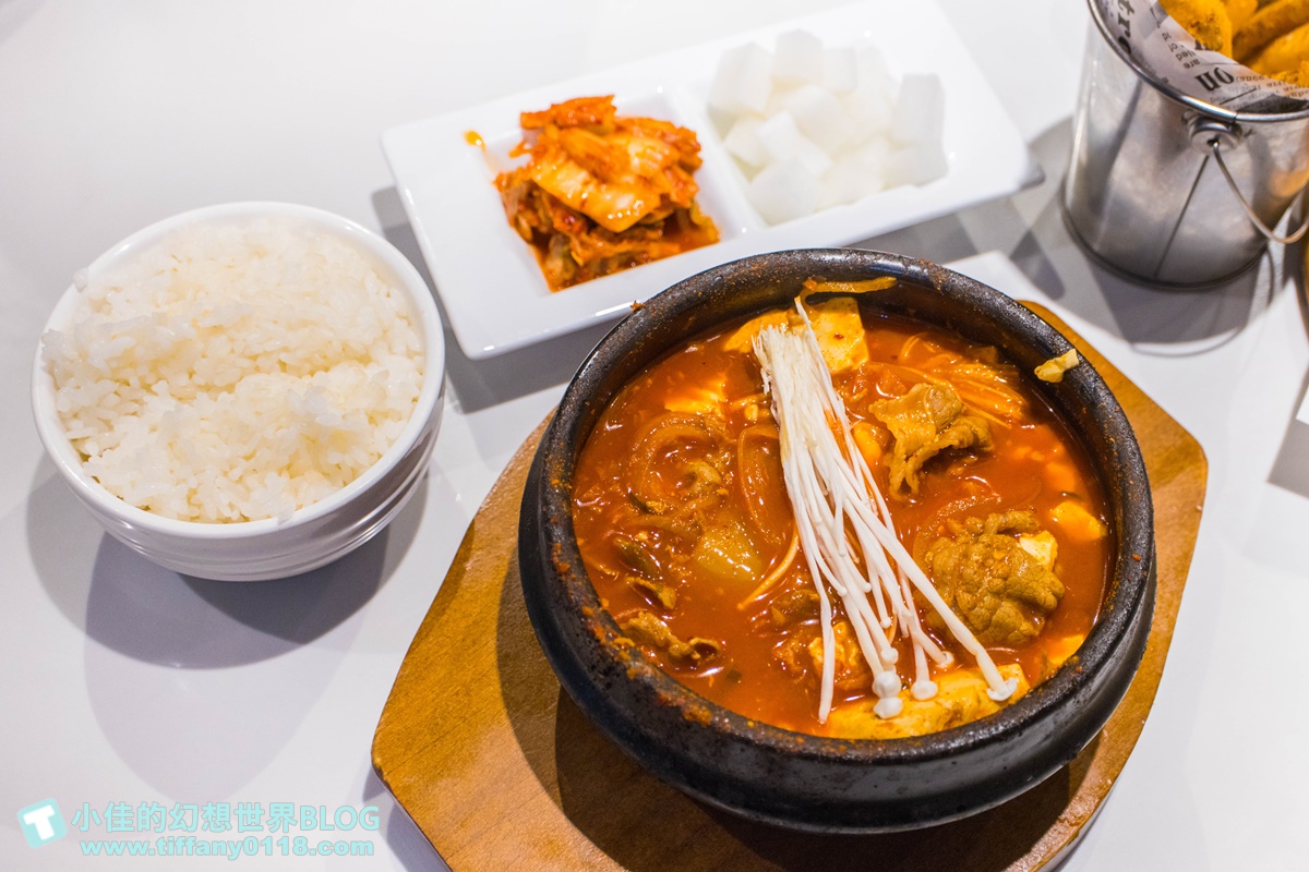 [南京復興美食]bb.q CHICKEN 旗艦店(附完整菜單)/韓劇鬼怪炸雞/世界最大的韓式炸雞店