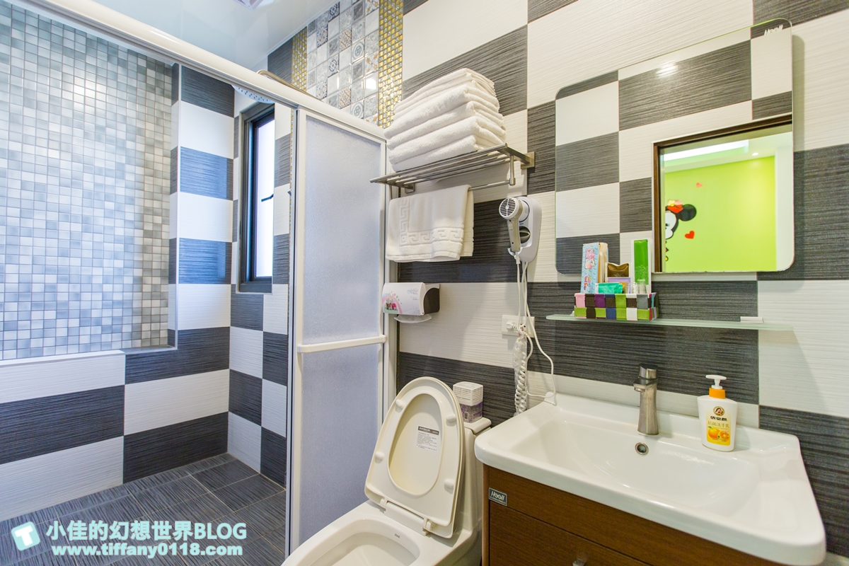 [宜蘭民宿]童萌國溜滑梯親子民宿/迎賓氣球+自製餅乾超貼心/主題造型溜滑梯房有球池和攀岩