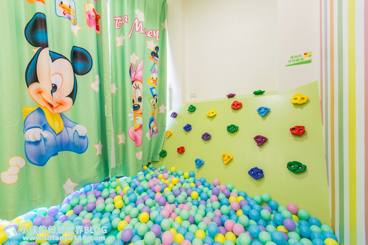 [宜蘭民宿]童萌國溜滑梯親子民宿/迎賓氣球+自製餅乾超貼心/主題造型溜滑梯房有球池和攀岩