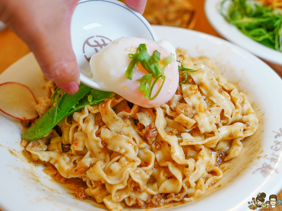 老媽拌麵 拌麵 好吃 麻辣 麻醬 獨門 麵館 東區美食 台北必吃 巷弄美食