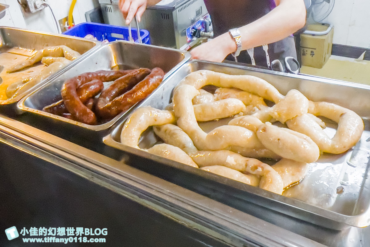 [新竹美食]小洞天米腸香腸/清大夜市美食推薦/四樣配料免費給超大方/下午一路賣到消夜