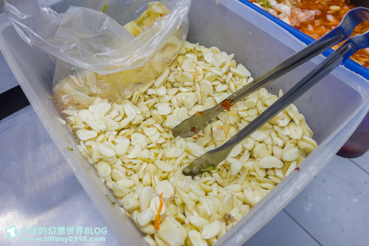 [新竹美食]小洞天米腸香腸/清大夜市美食推薦/四樣配料免費給超大方/下午一路賣到消夜