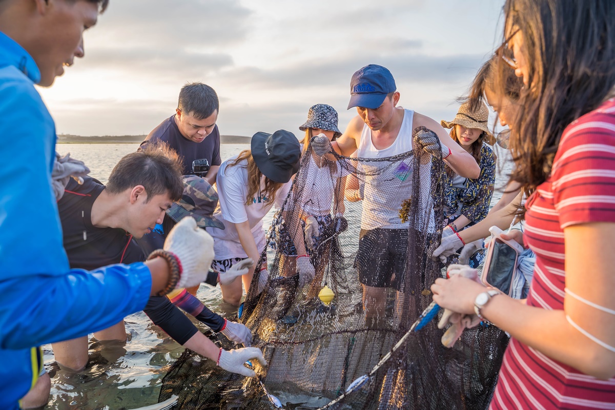[澎湖行程]阿婆抱墩/全世界唯一的抱墩捕魚法/現抓石斑魚超有趣/澎湖抱墩體驗推薦