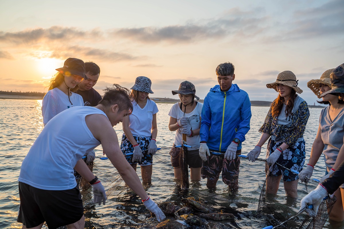 [澎湖行程]阿婆抱墩/全世界唯一的抱墩捕魚法/現抓石斑魚超有趣/澎湖抱墩體驗推薦