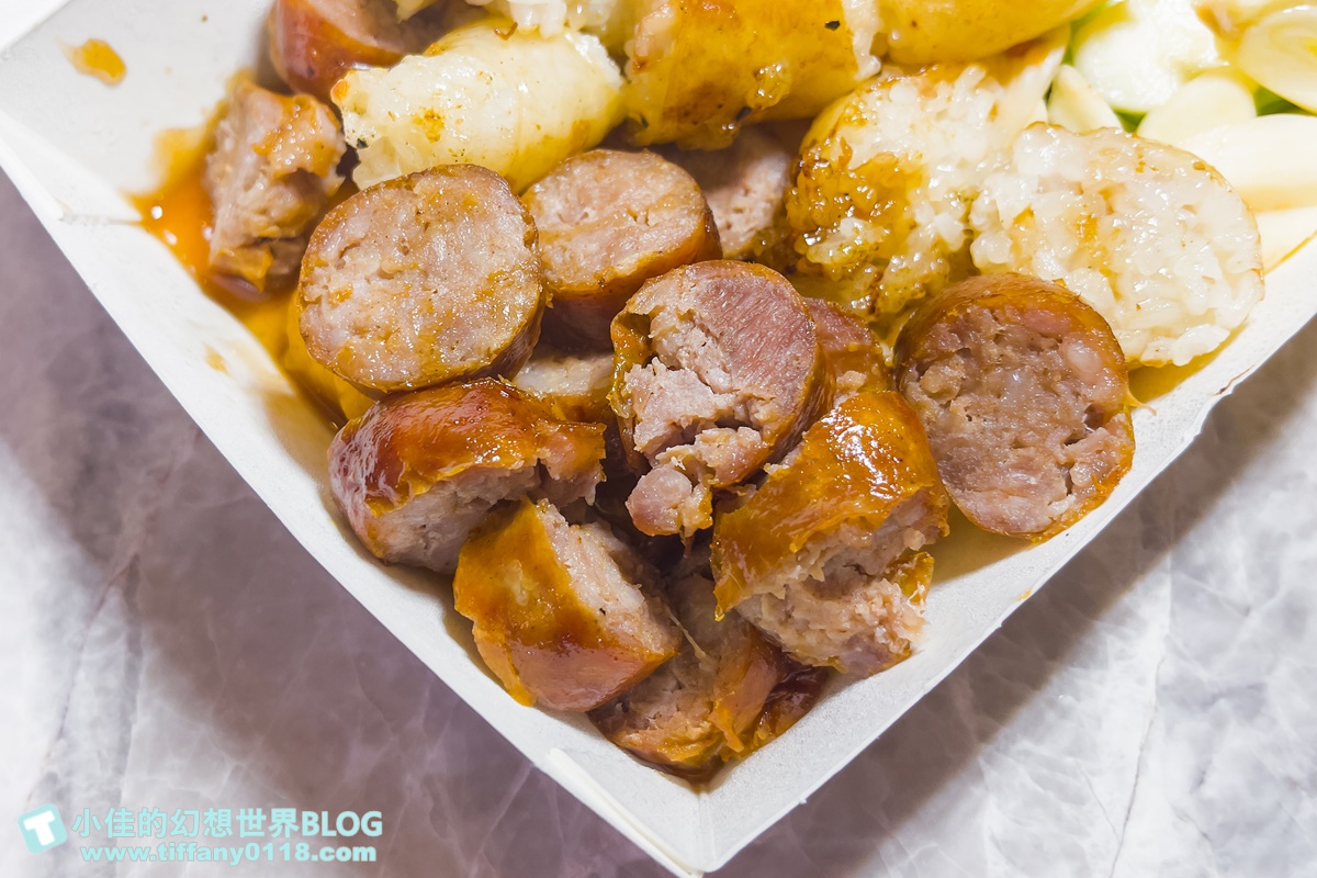[新竹美食]小洞天米腸香腸/清大夜市美食推薦/四樣配料免費給超大方/下午一路賣到消夜