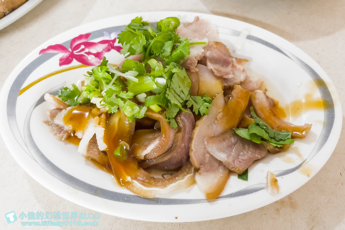 [苗栗美食]金榜麵館/大份量便宜好吃的客家麵店/有專屬停車場/假日排隊人潮綿延數公里