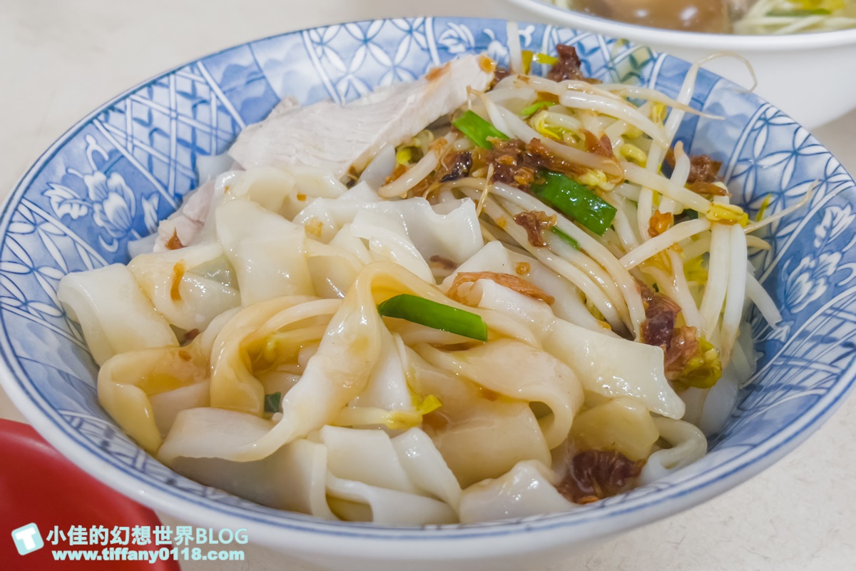 [苗栗美食]金榜麵館/大份量便宜好吃的客家麵店/有專屬停車場/假日排隊人潮綿延數公里