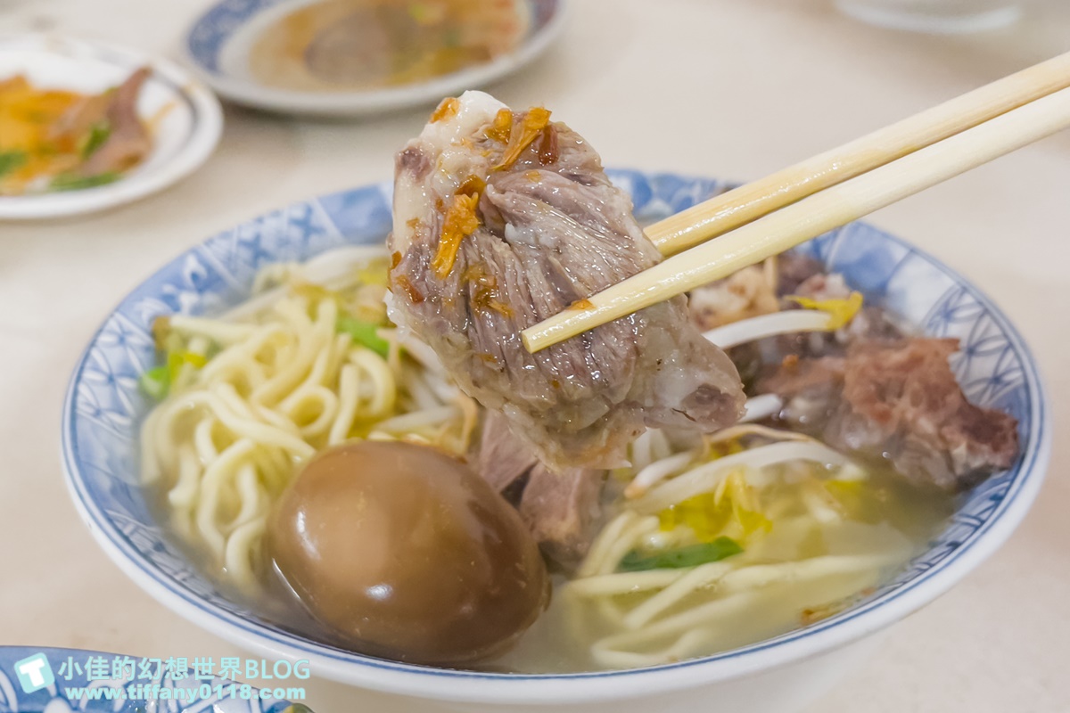 [苗栗美食]金榜麵館/大份量便宜好吃的客家麵店/有專屬停車場/假日排隊人潮綿延數公里