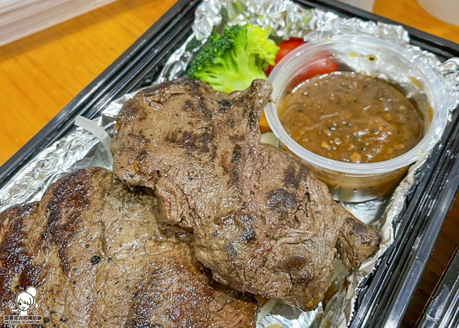 鬥牛士食堂 牛排 外帶餐盒 防疫餐盒 便當 組合套餐 超值套餐 高雄外送 高雄外帶