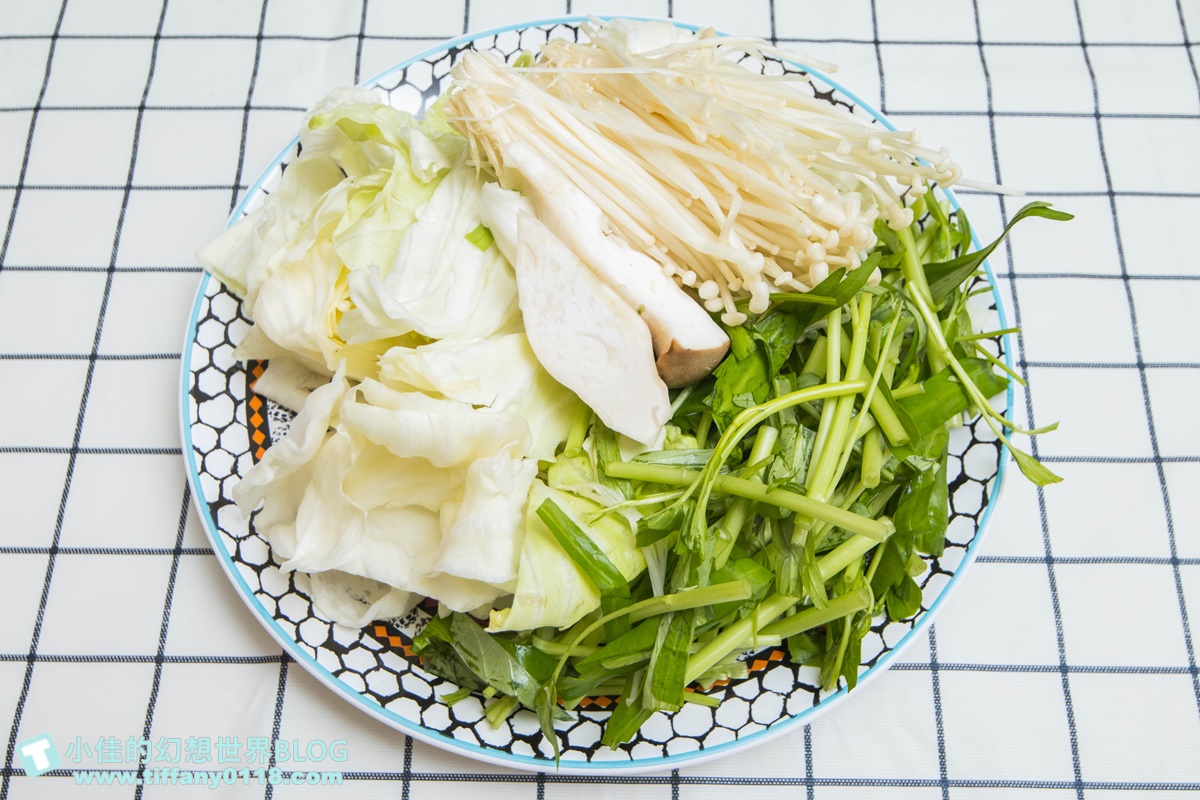 [外帶美食推薦]新麻辣經典麻辣鍋防疫套餐最新3.0版/現金價5折超划算/最貴六人套餐也只要799元/超澎湃一頓吃兩餐